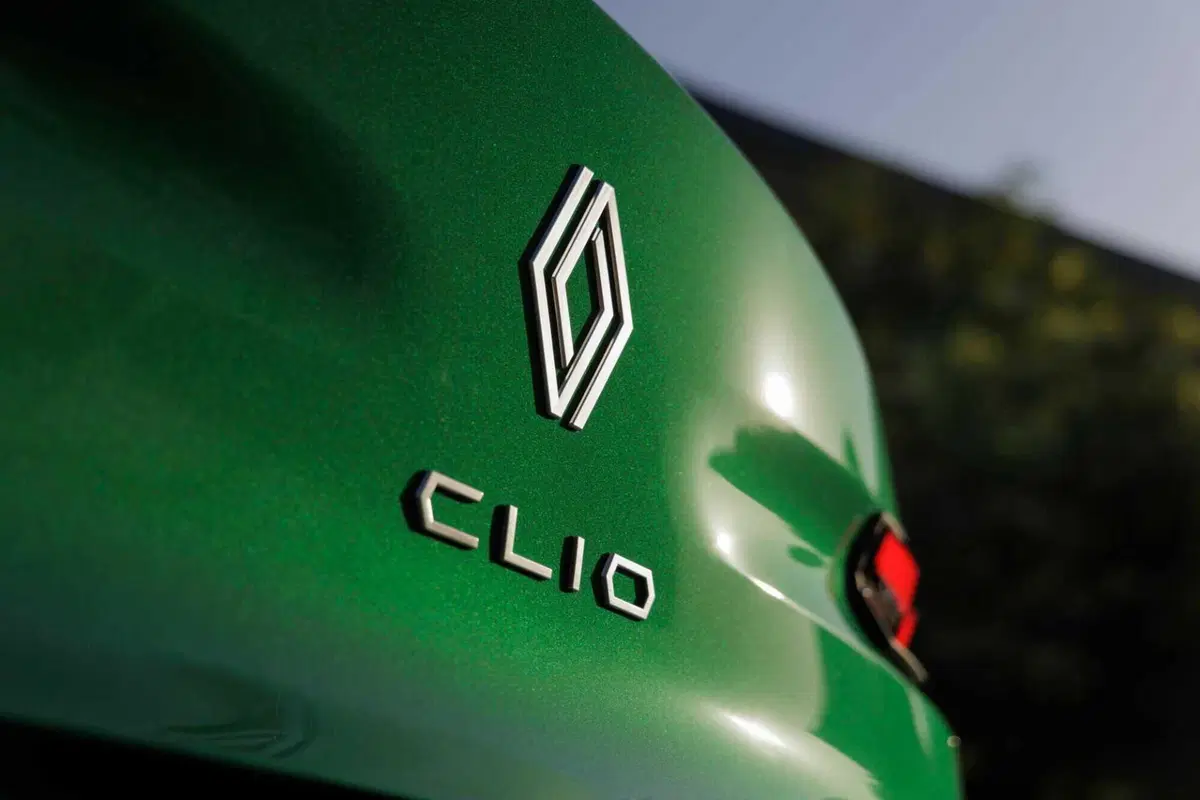 Renault Clio 6 E-Tech 160: i consumi reali dell'ibrida sono davvero così bassi? (12)