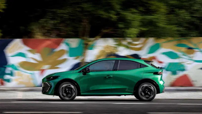 Renault Clio 6 E-Tech 160: i consumi reali dell'ibrida sono davvero cos&igrave; bassi?