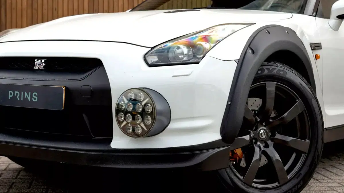 Nissan GT-R off-road: 600 CV, assetto rialzato… ma nessuno la compra