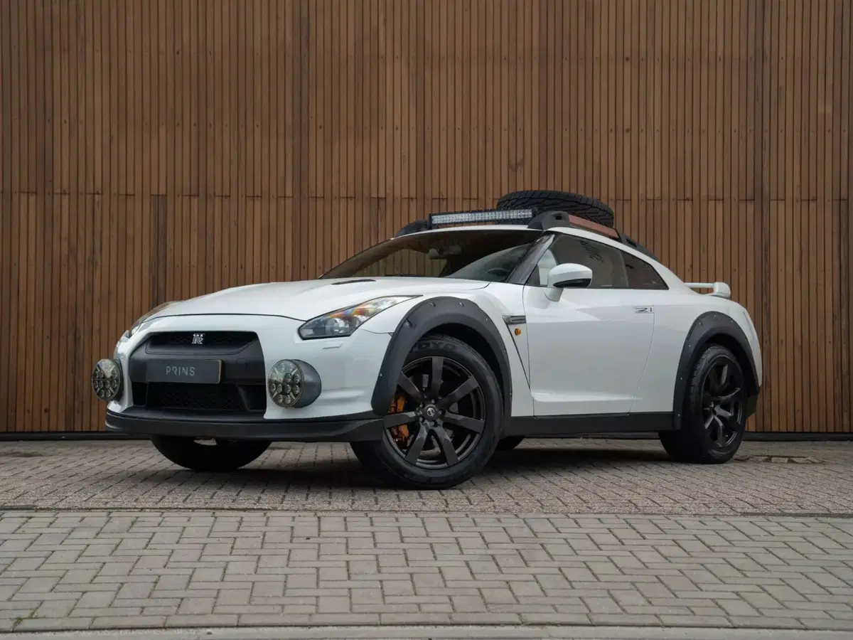 Nissan GT-R off-road: 600 CV, assetto rialzato… ma nessuno la compra (3)