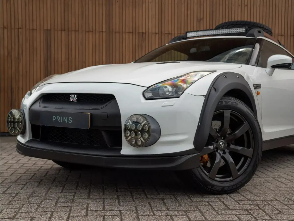 Nissan GT-R off-road: 600 CV, assetto rialzato… ma nessuno la compra (5)