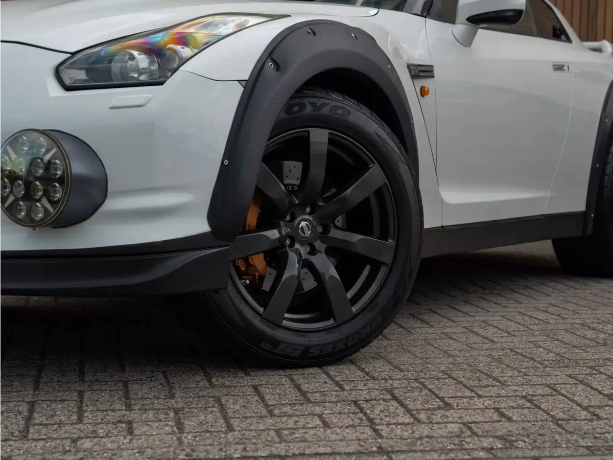 Nissan GT-R off-road: 600 CV, assetto rialzato… ma nessuno la compra (6)