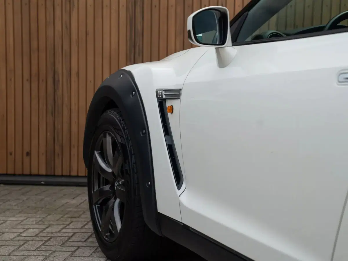 Nissan GT-R off-road: 600 CV, assetto rialzato… ma nessuno la compra (11)