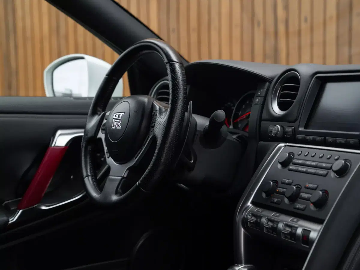 Nissan GT-R off-road: 600 CV, assetto rialzato… ma nessuno la compra