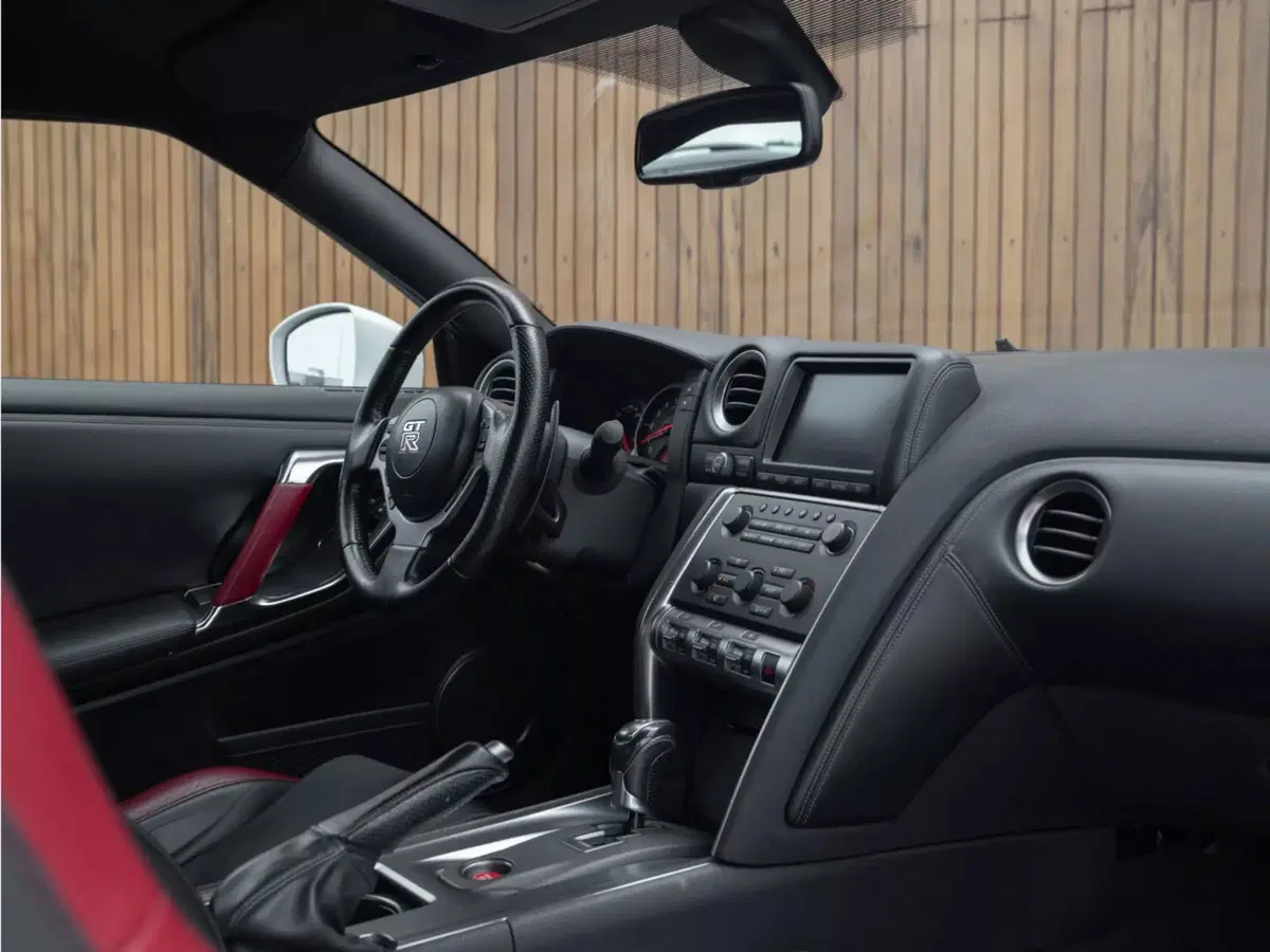 Nissan GT-R off-road: 600 CV, assetto rialzato… ma nessuno la compra (2)