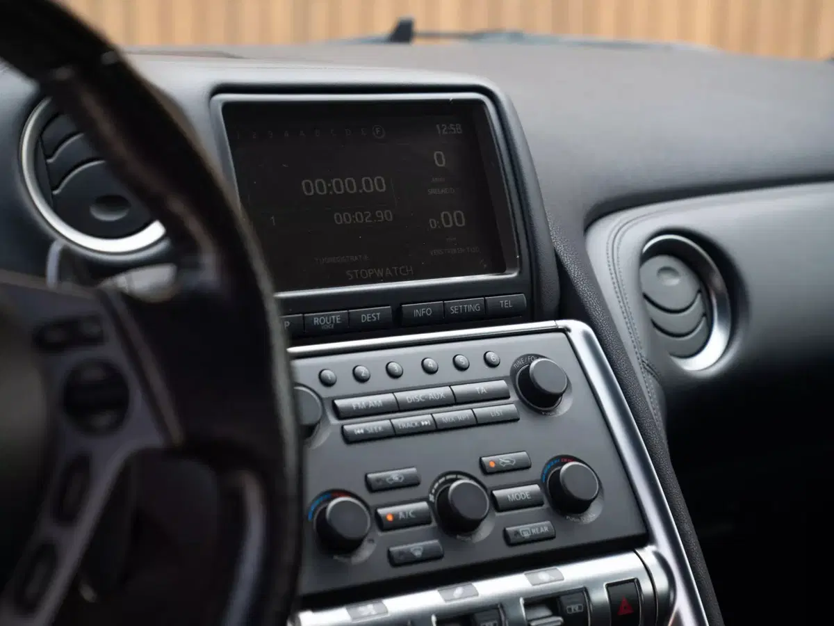 Nissan GT-R off-road: 600 CV, assetto rialzato… ma nessuno la compra (3)