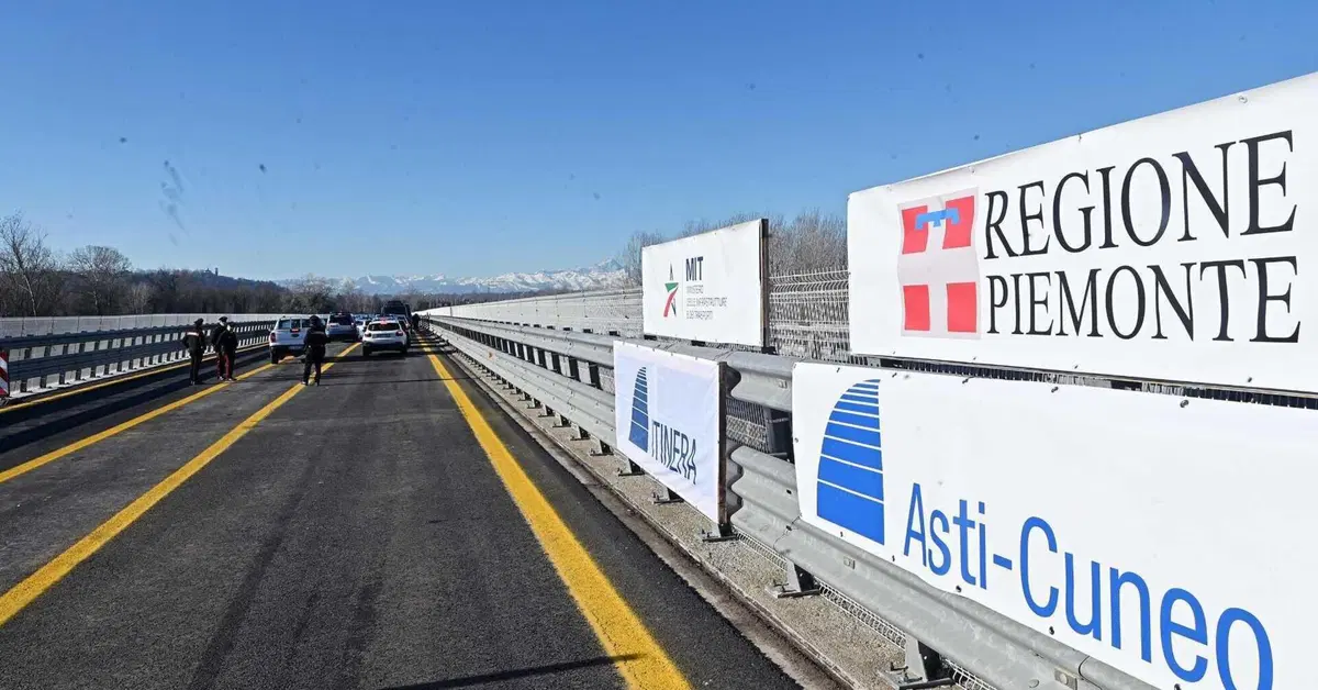 Autostrada Asti-Cuneo finalmente aperta: dopo 34 anni il Piemonte completa l'opera pi&ugrave; attesa