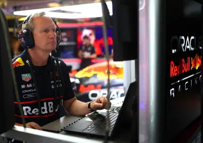 Red Bull, Paul Monaghan rivela: Il 2026 è una tabula rasa: tutto ciò che sappiamo della F1 si azzera. Ogni rischio è un’opportunità per innovare