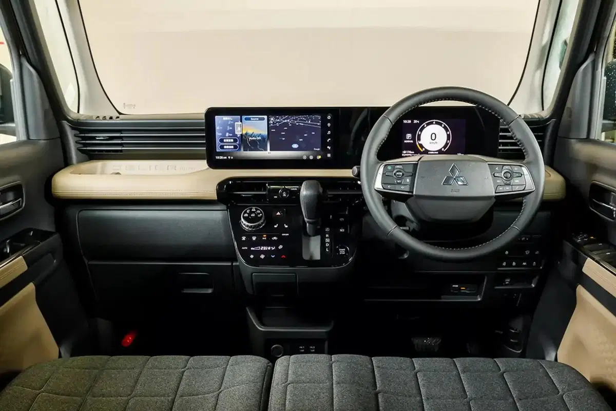Mitsubishi Delica Mini (4)