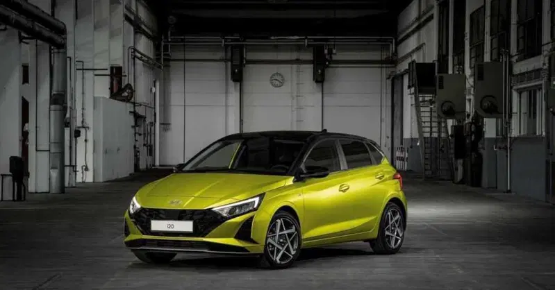 Nuova Hyundai i20 MY2026: motore inedito e due allestimenti per conquistare il segmento B