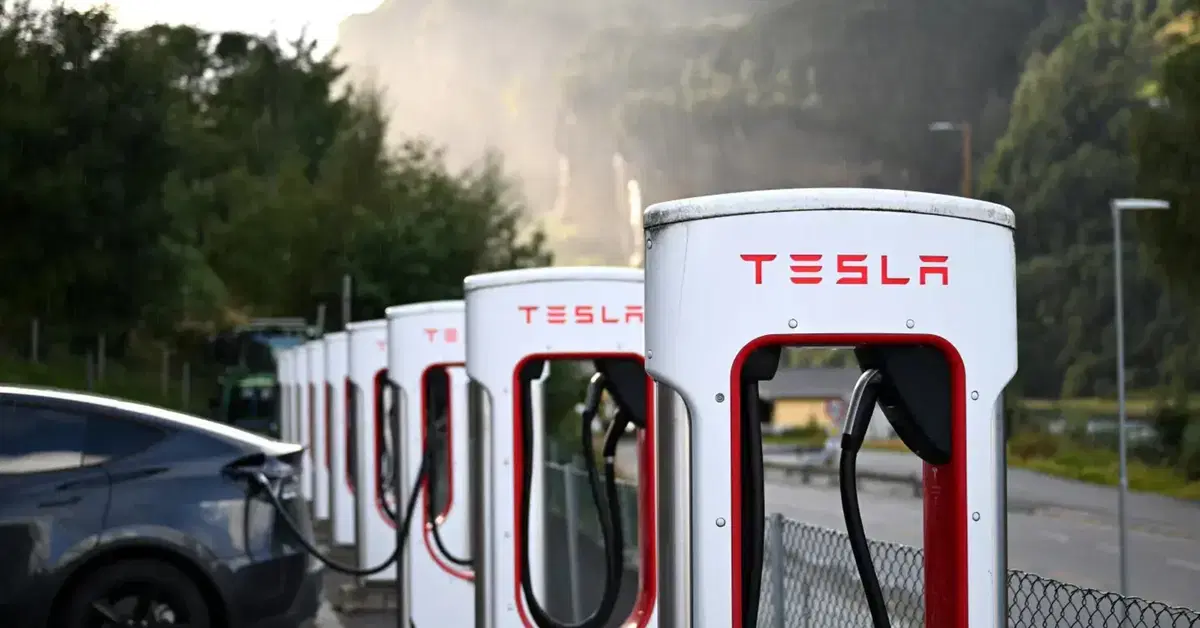 La fine dei motori termici &egrave; molto vicina: in Norvegia il 96% delle auto &egrave; elettrico, e Tesla domina