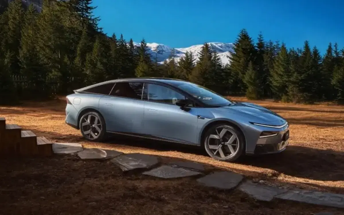 XPeng P7+: la berlina elettrica cinese che sfida Tesla e le premium europee (2)