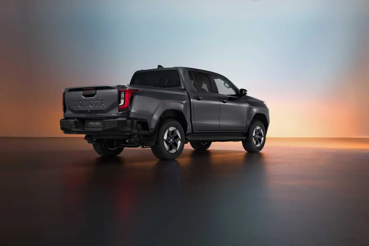 Nuovo Toyota Hilux 2026: torna il pick-up più venduto al mondo e alza ancora l'asticella (13)