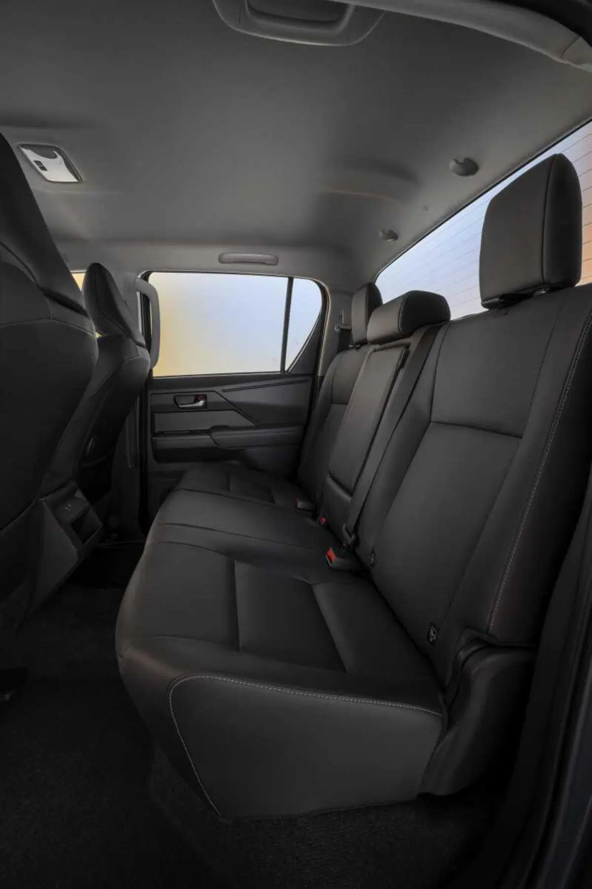 Nuovo Toyota Hilux 2026: torna il pick-up più venduto al mondo e alza ancora l'asticella (18)