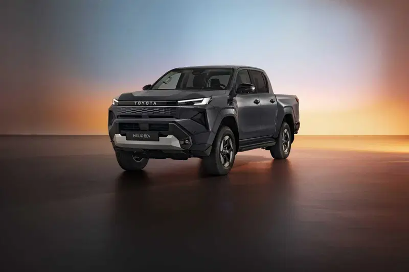 Toyota Hilux 2026, la leggenda dei pick-up si reinventa: arriva il Mild Hybrid 48V e i prezzi partono da 36.400 euro