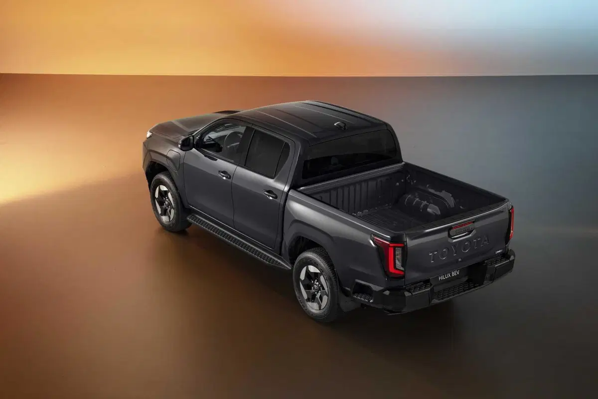 Nuovo Toyota Hilux BEV (6)