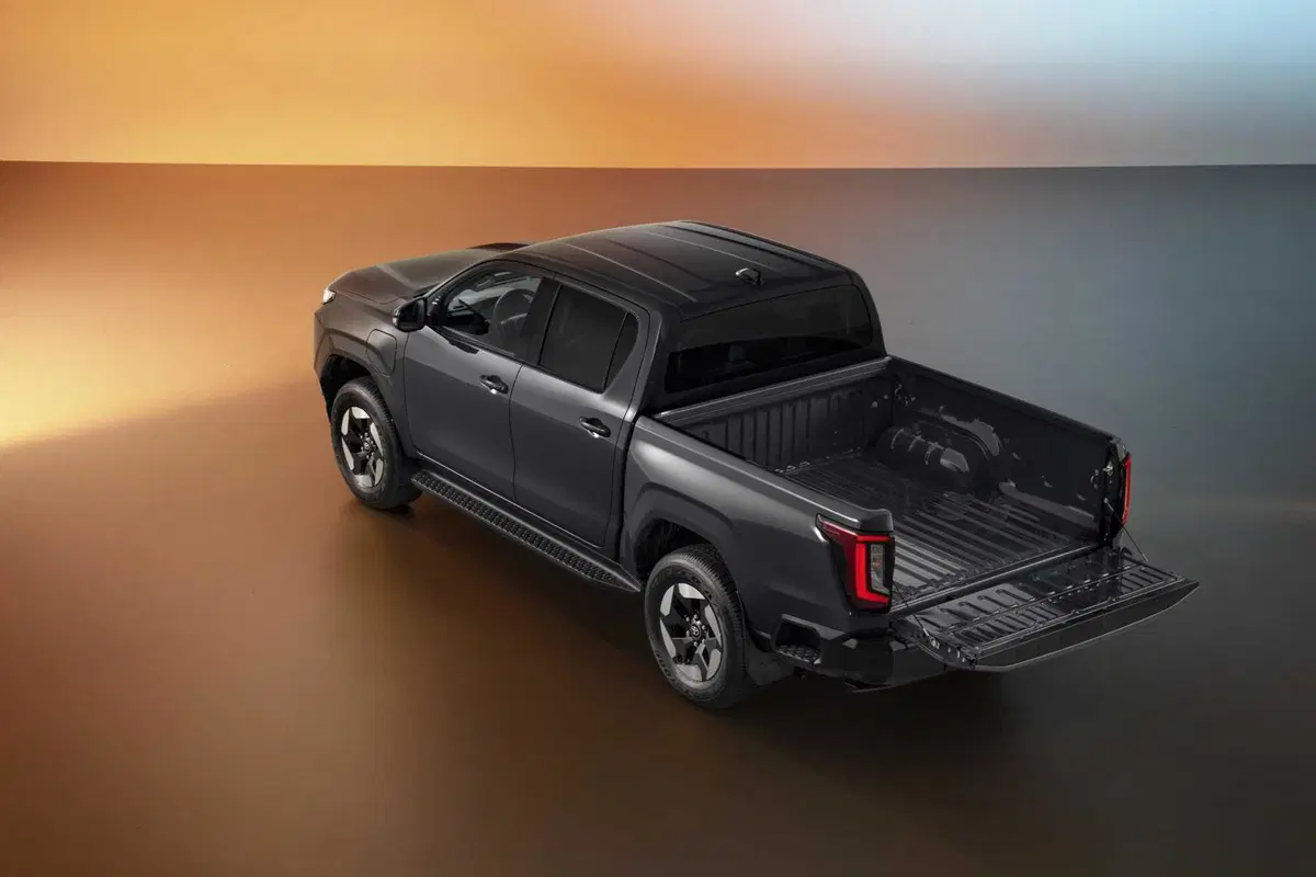 Nuovo Toyota Hilux BEV (8)