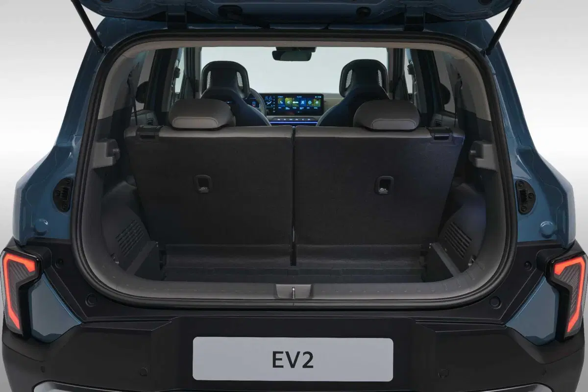 Kia EV2 si mostra per la prima volta dal vivo: ecco la versione finale (12)