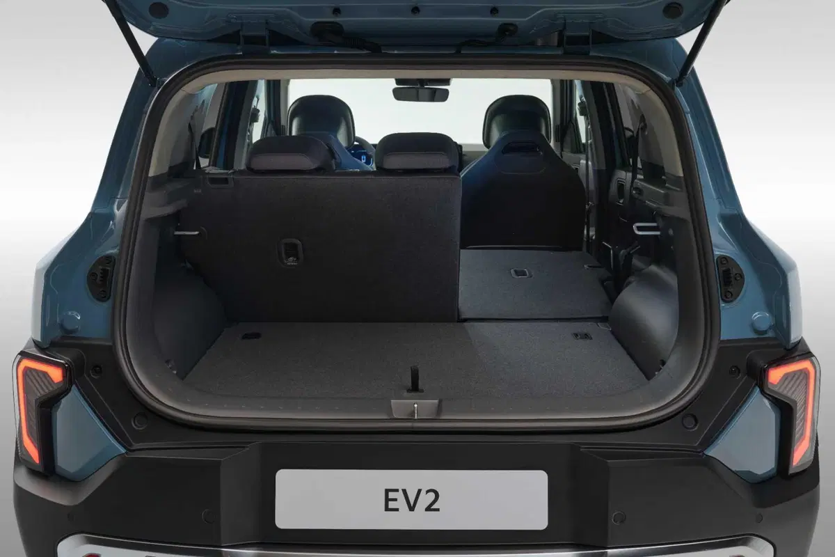 Kia EV2 si mostra per la prima volta dal vivo: ecco la versione finale (24)