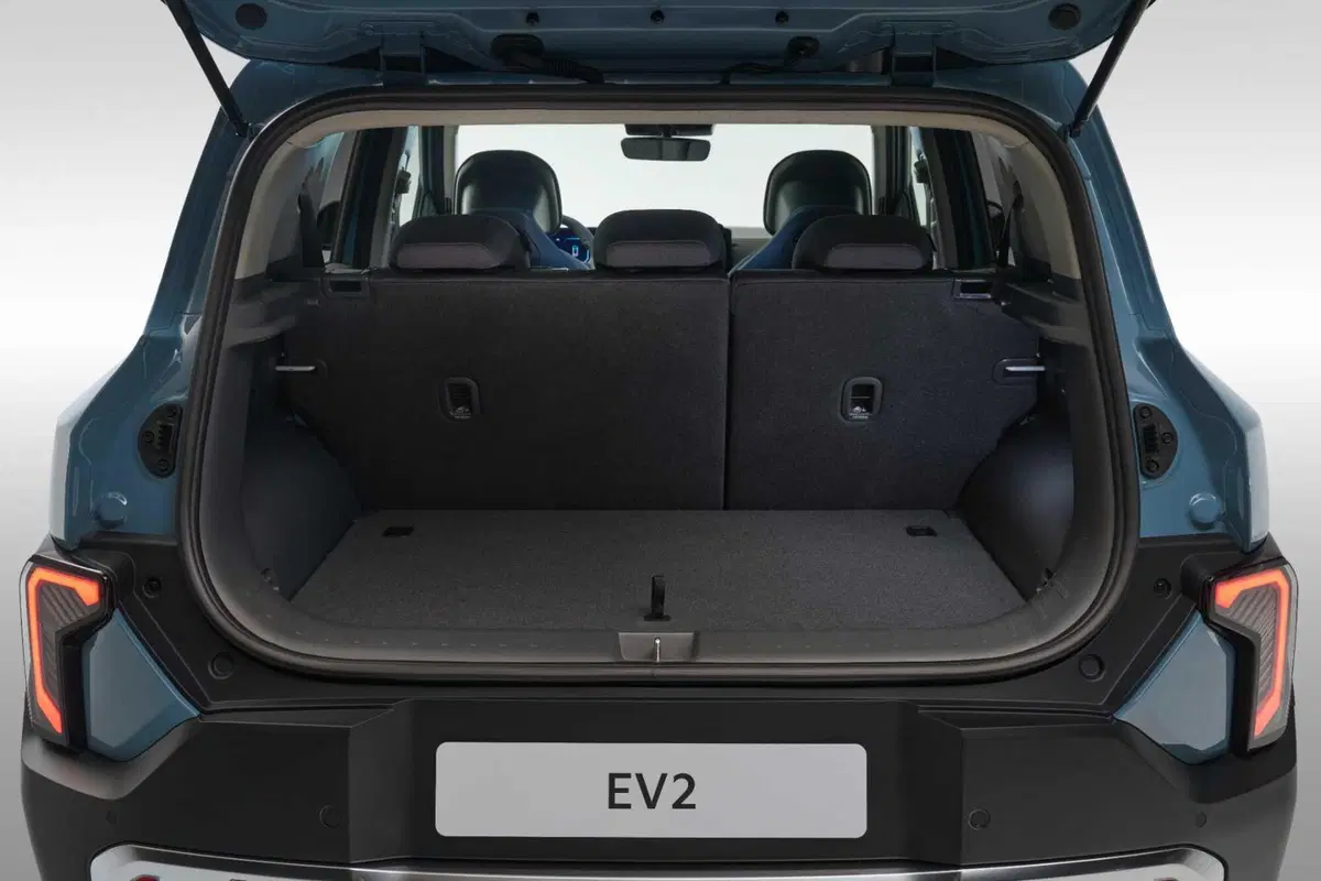 Kia EV2 si mostra per la prima volta dal vivo: ecco la versione finale (28)