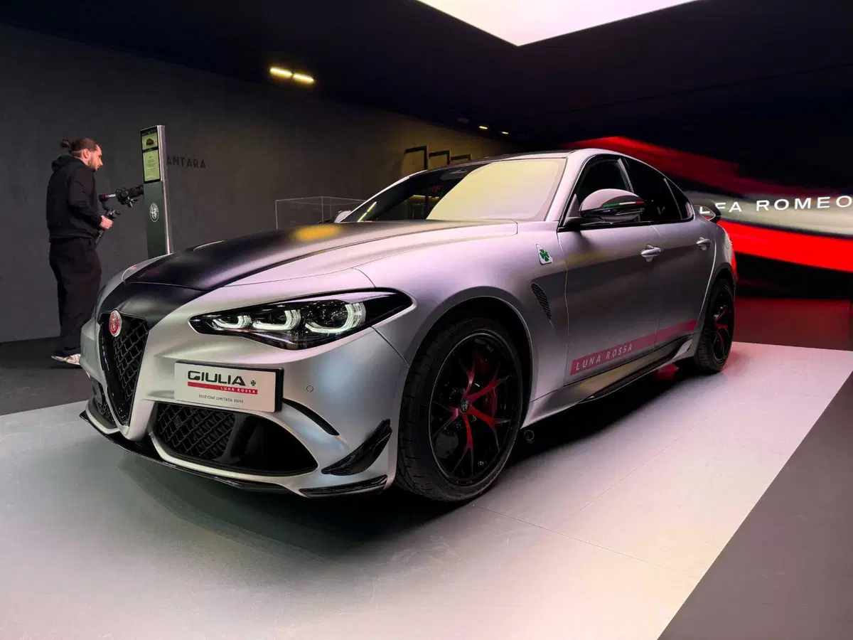 Alfa Romeo Giulia Quadrifoglio Luna Rossa: dieci capolavori che uniscono vela e automobilismo