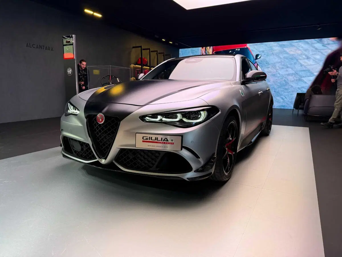 Alfa Romeo Giulia Quadrifoglio Luna Rossa: dieci capolavori che uniscono vela e automobilismo (2)