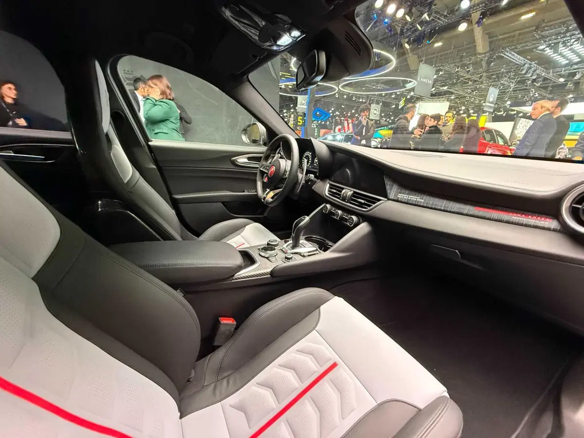 Alfa Romeo Giulia Quadrifoglio Luna Rossa: dieci capolavori che uniscono vela e automobilismo (4)