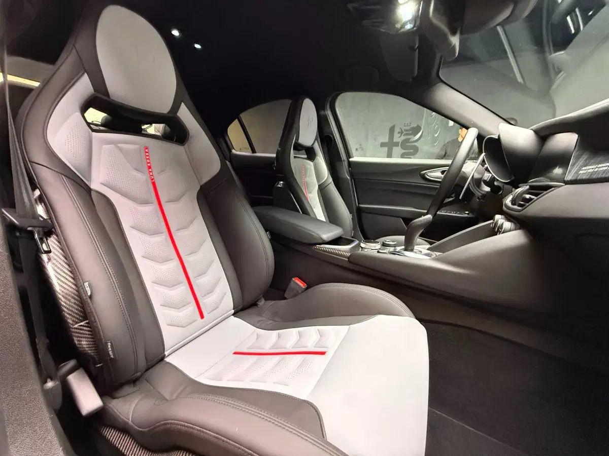 Alfa Romeo Giulia Quadrifoglio Luna Rossa: dieci capolavori che uniscono vela e automobilismo (6)