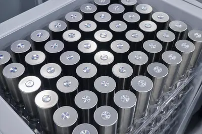 La Cina scatena la guerra delle batterie: costi pi&ugrave; bassi per auto elettriche ancora pi&ugrave; low cost?