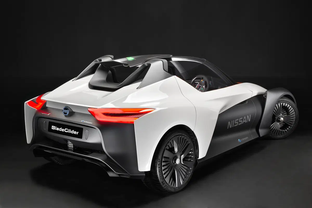 Nissan BladeGlider: la sportiva del futuro progettata con la Williams F1  (6)