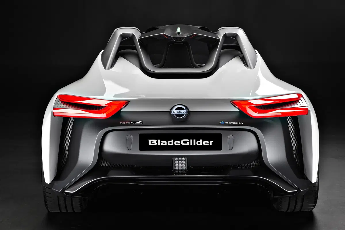 Nissan BladeGlider: la sportiva del futuro progettata con la Williams F1  (4)