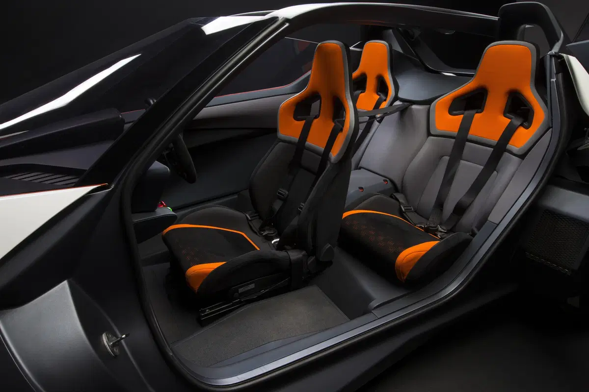Nissan BladeGlider: la sportiva del futuro progettata con la Williams F1  (9)