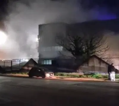 Stellantis, incendio nello stabilimento di Pratola Serra: fiamme domate in pochi minuti, nessun ferito [VIDEO]