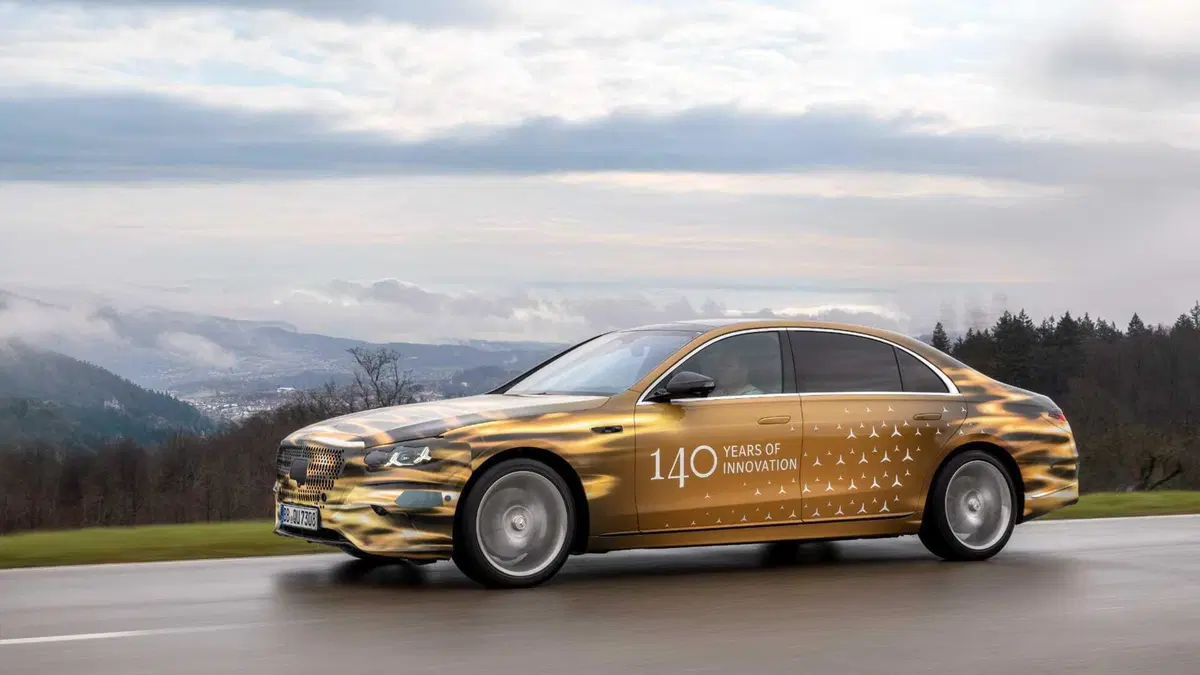 Mercedes-Benz Classe S 2026: arriva il restyling, ecco le foto spia ufficiali (2)