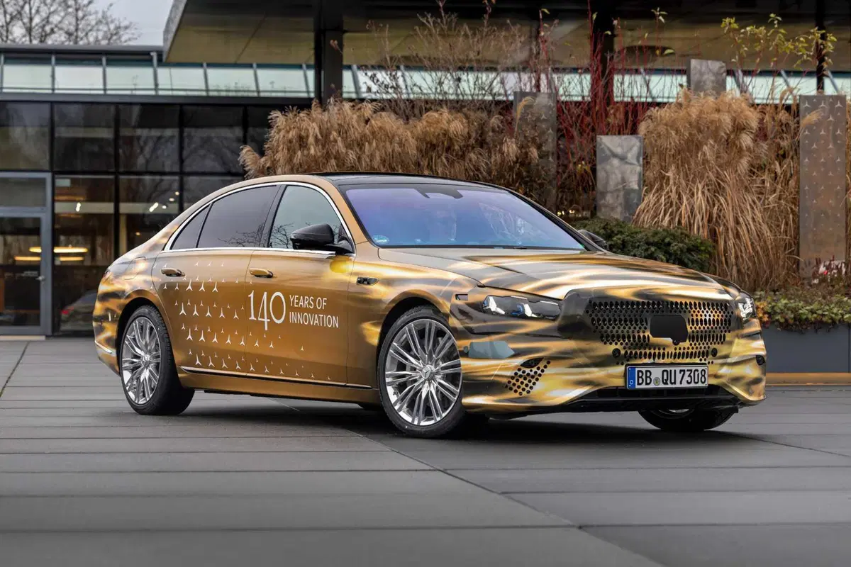Mercedes-Benz Classe S 2026: arriva il restyling, ecco le foto spia ufficiali (8)