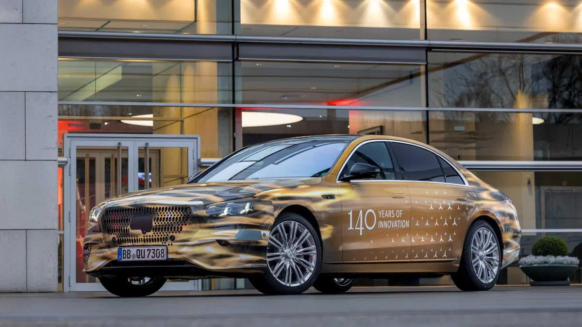 Mercedes-Benz Classe S 2026: arriva il restyling, ecco le foto spia ufficiali (10)