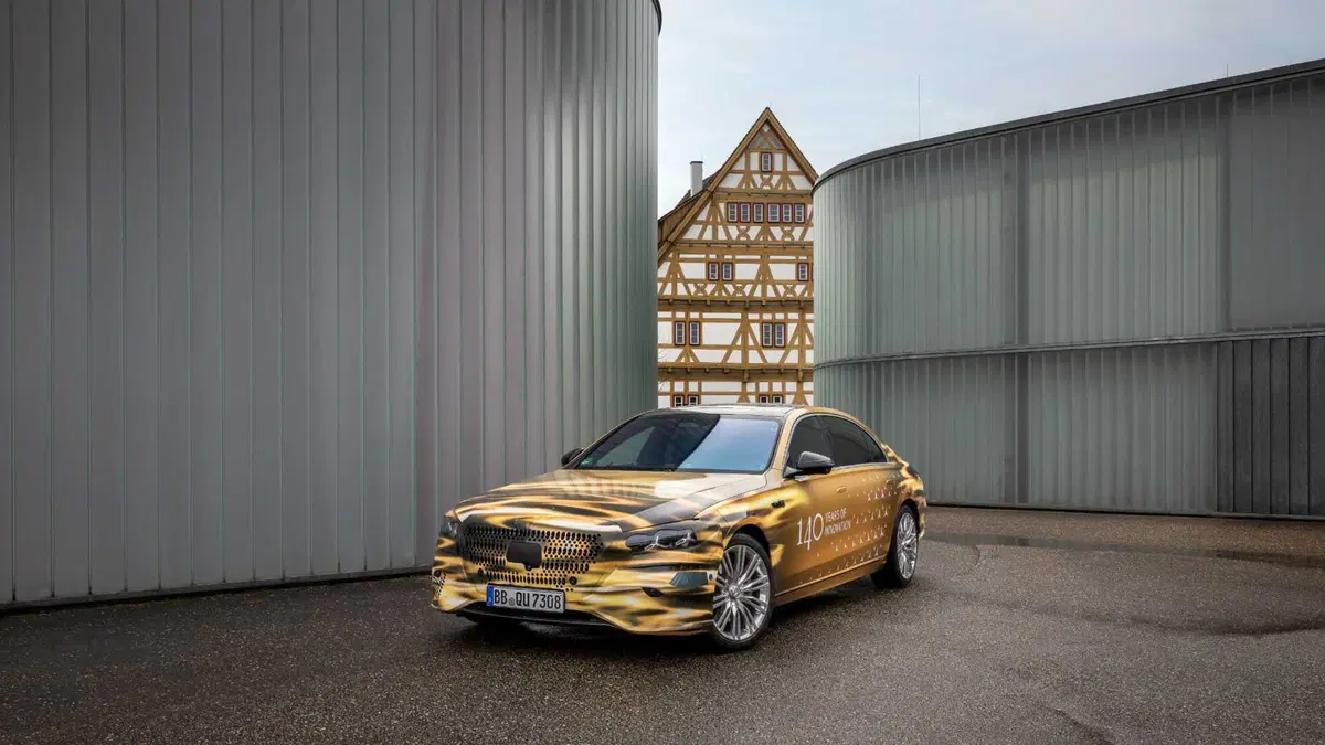 Mercedes-Benz Classe S 2026: arriva il restyling, ecco le foto spia ufficiali (12)