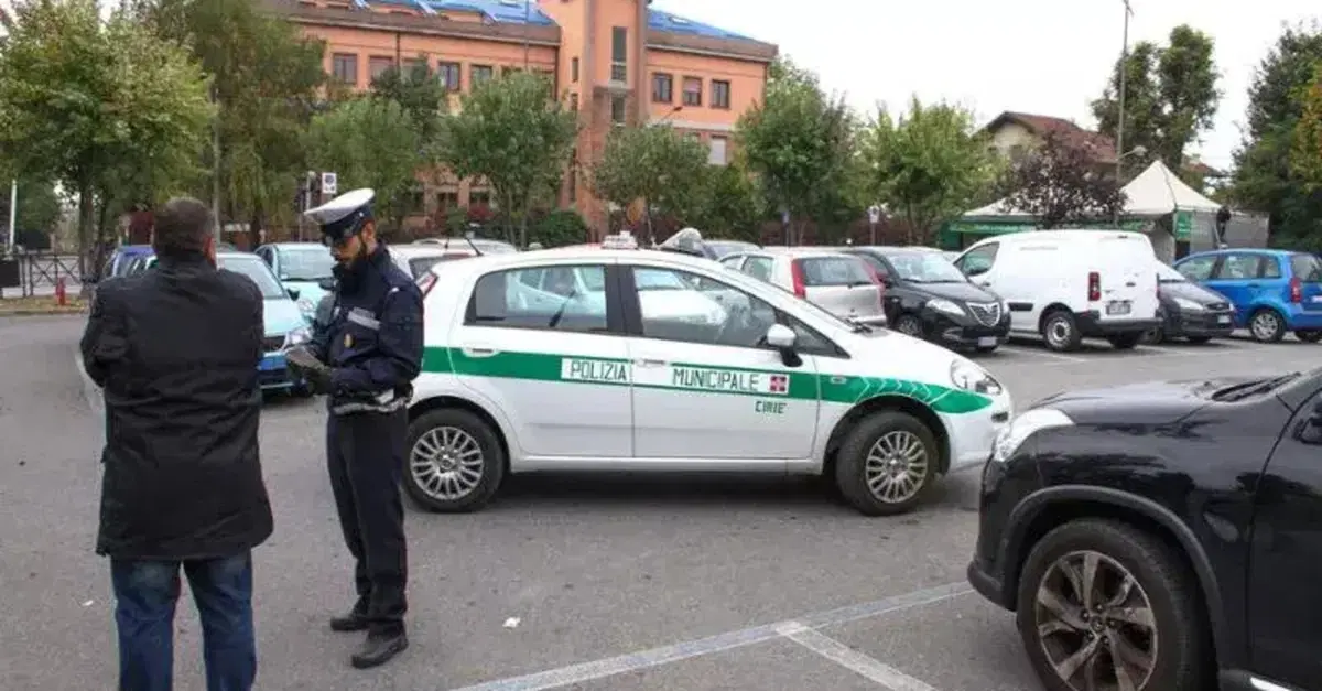 Da Pisa a Ciri&egrave; con patente sospesa e una Fiat Panda senza documenti: bloccato a un passo da casa