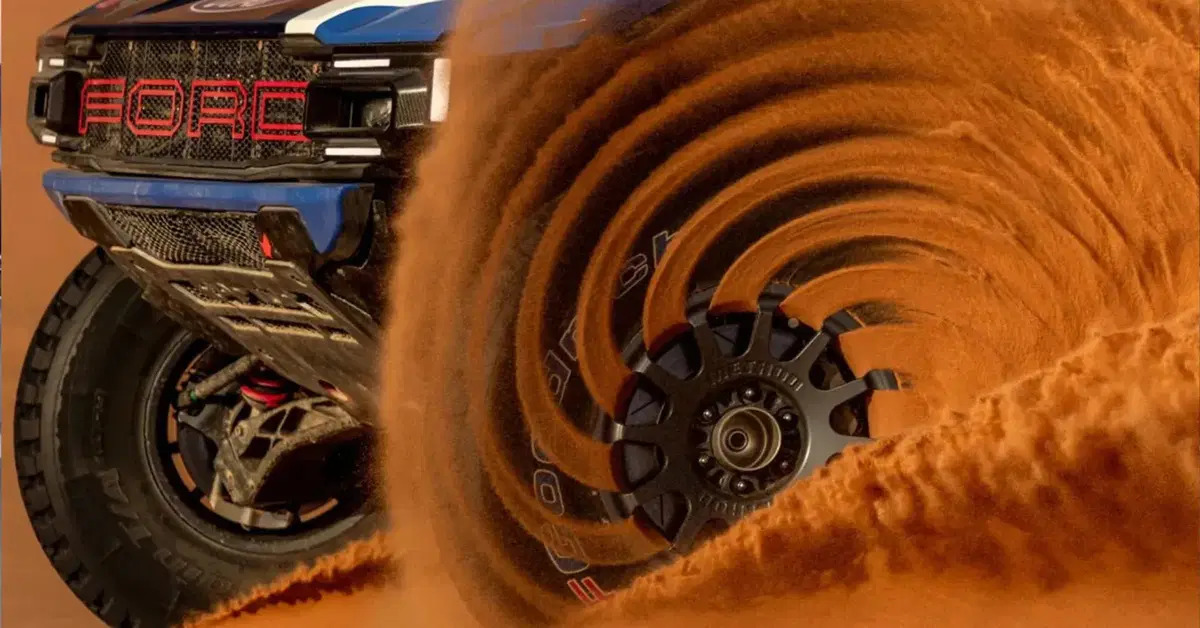 Ford Raptor Dakar 2026: la foto della "turbina di sabbia" che sta facendo impazzire il web
