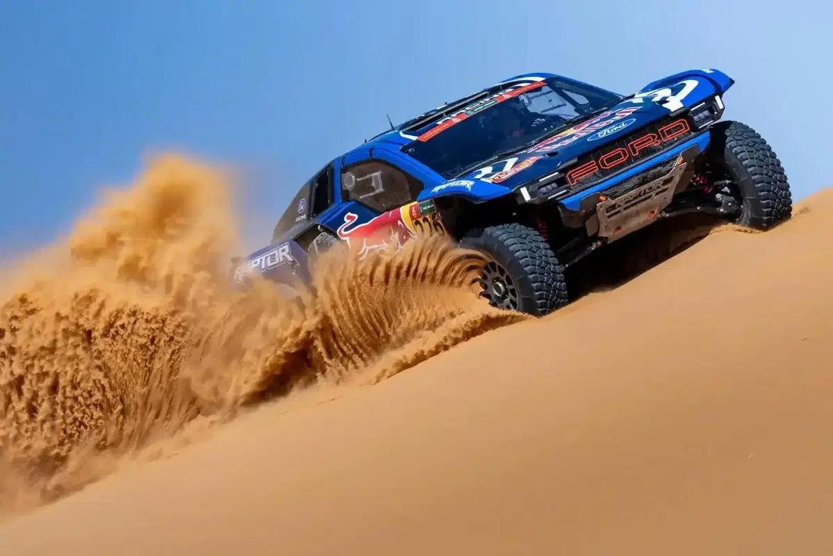 Ford Raptor Dakar 2026: la foto della "turbina di sabbia" che sta facendo impazzire il web (3)