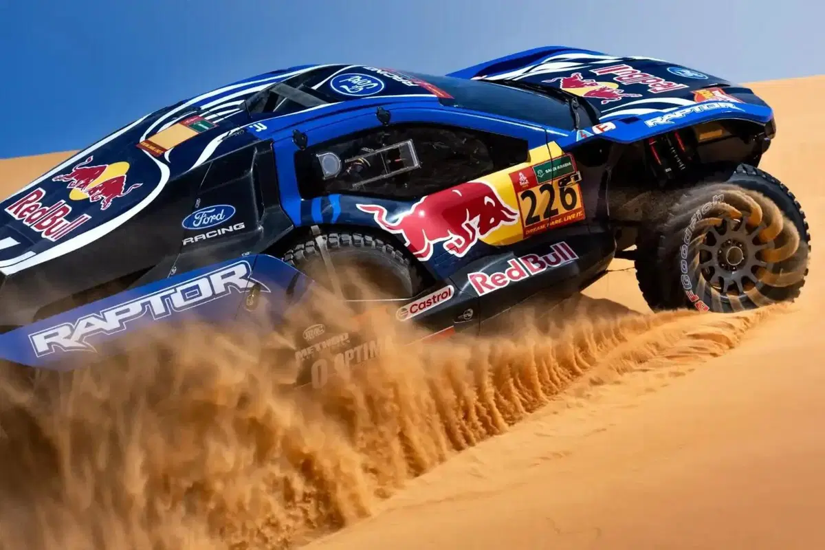 Ford Raptor Dakar 2026: la foto della "turbina di sabbia" che sta facendo impazzire il web (4)