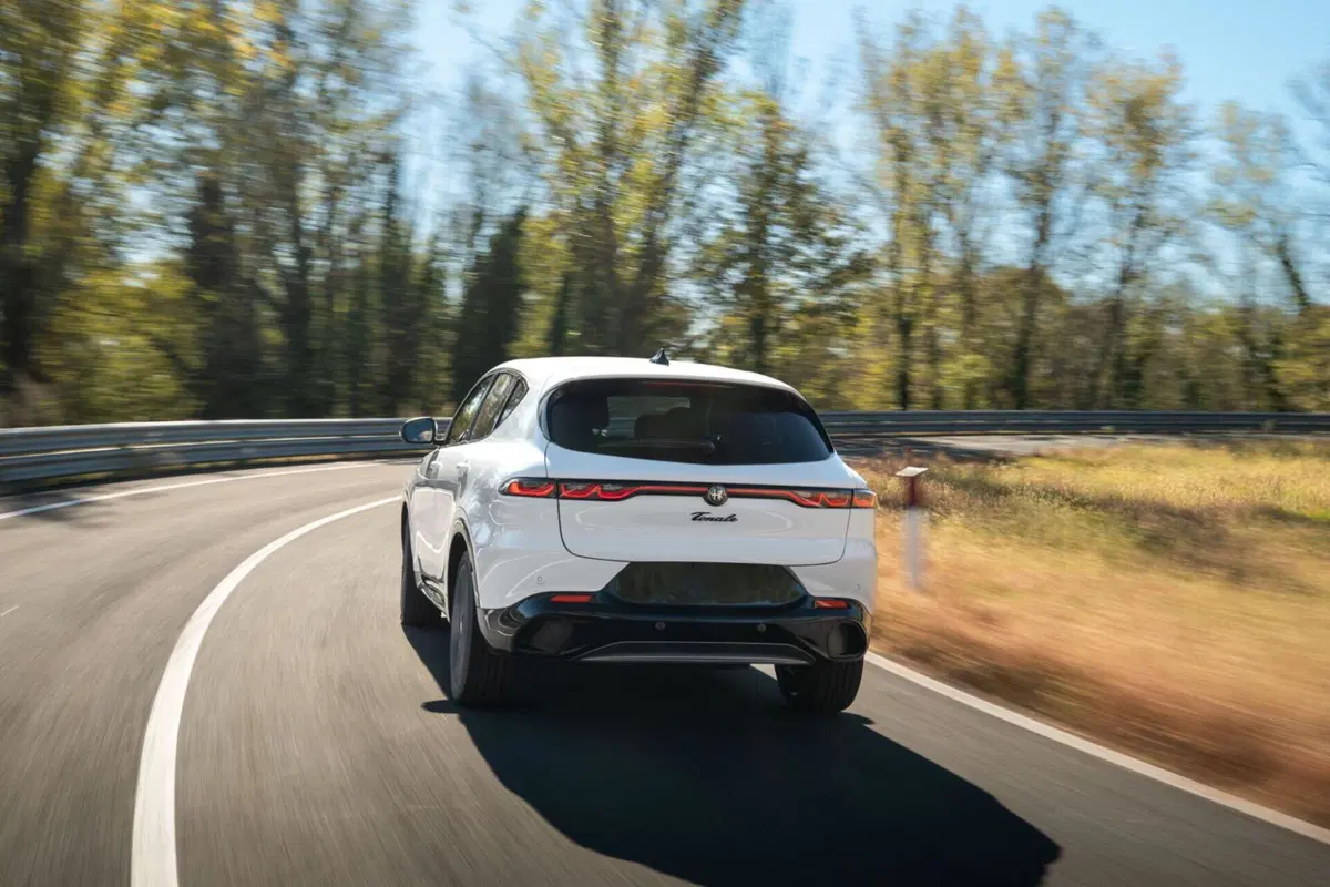 Alfa Romeo Tonale restyling USA: una sola ricetta, 2.0 turbo AWD e addio plug-in (4)