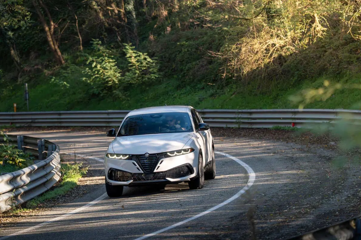 Alfa Romeo Tonale restyling USA: una sola ricetta, 2.0 turbo AWD e addio plug-in (12)