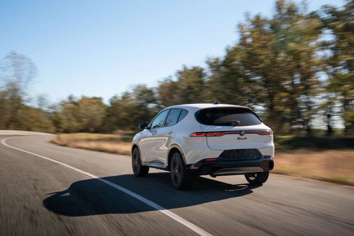Alfa Romeo Tonale restyling USA: una sola ricetta, 2.0 turbo AWD e addio plug-in (16)