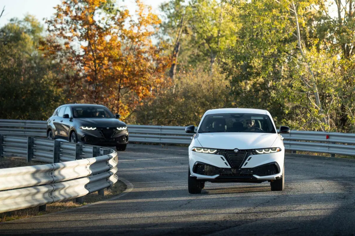 Alfa Romeo Tonale restyling USA: una sola ricetta, 2.0 turbo AWD e addio plug-in (17)