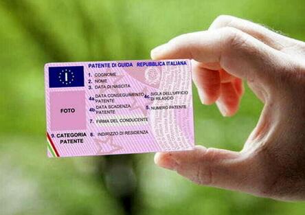Patente B 2026: più ore di pratica obbligatoria e guida su autostrada, cambia tutto il percorso