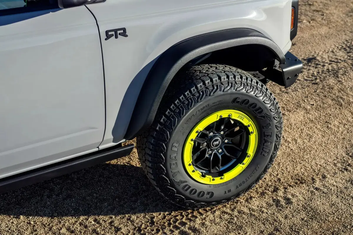 Ford Bronco RTR 2027: il SUV off‑road che sfida il Raptor ad un prezzo più accessibile (16)