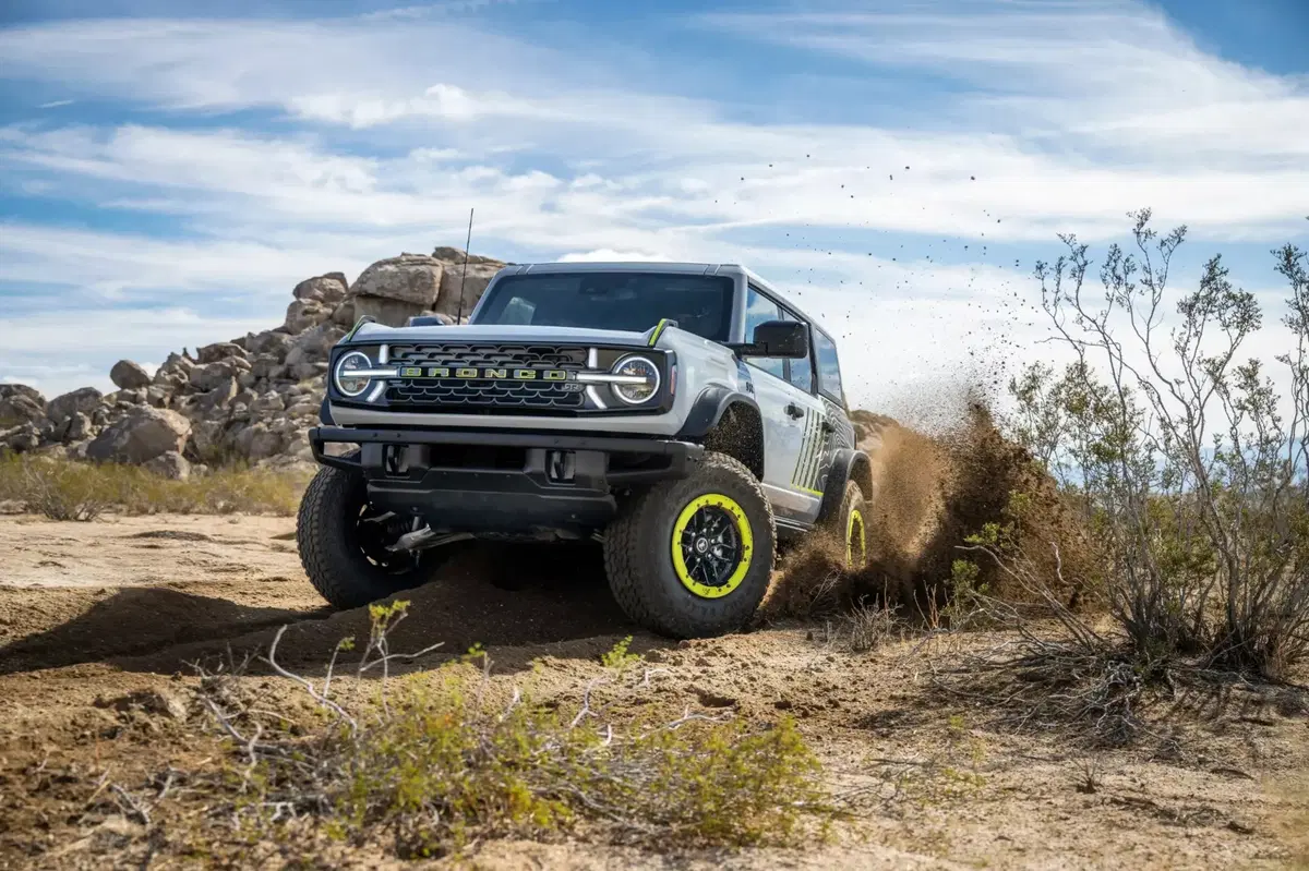 Ford Bronco RTR 2027: il SUV off‑road che sfida il Raptor ad un prezzo più accessibile (21)