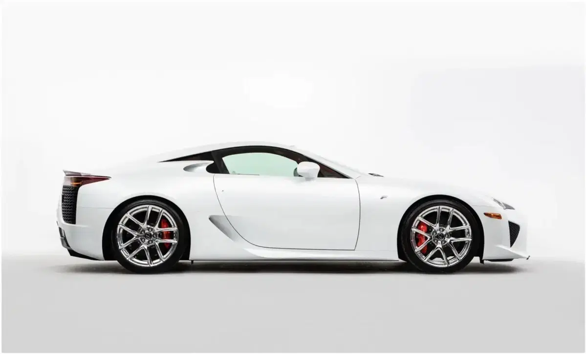 Rowan Atkinson, il collezionista che guida davvero le sue auto: dalla McLaren F1 alla Lexus LFA. (3)
