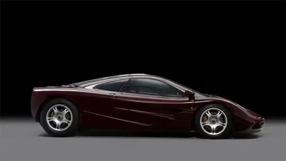 Rowan Atkinson, il collezionista che guida davvero le sue auto: dalla McLaren F1 alla Lexus LFA. (4)